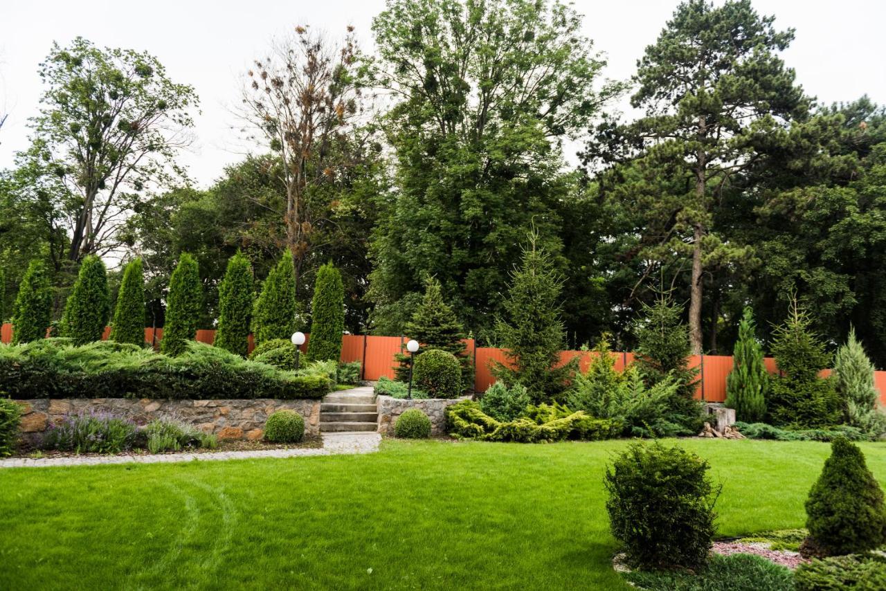 Golden Park Apartments Uman Luaran gambar