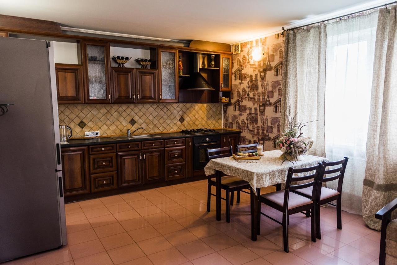 Golden Park Apartments Uman Luaran gambar