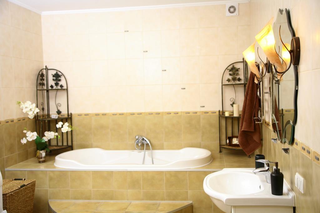 Golden Park Apartments Uman Luaran gambar
